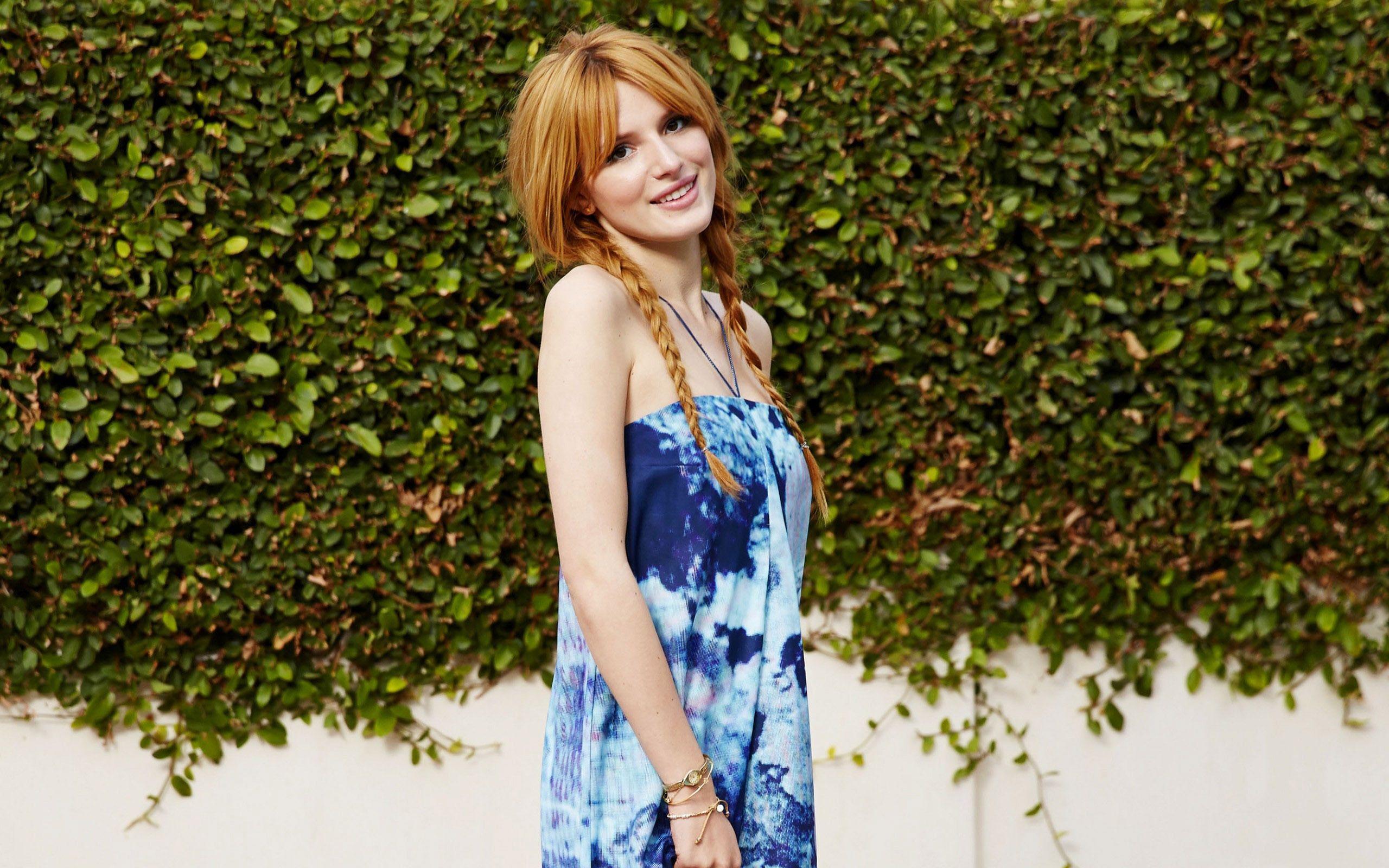 Bella Thorne Cute Wallpapers