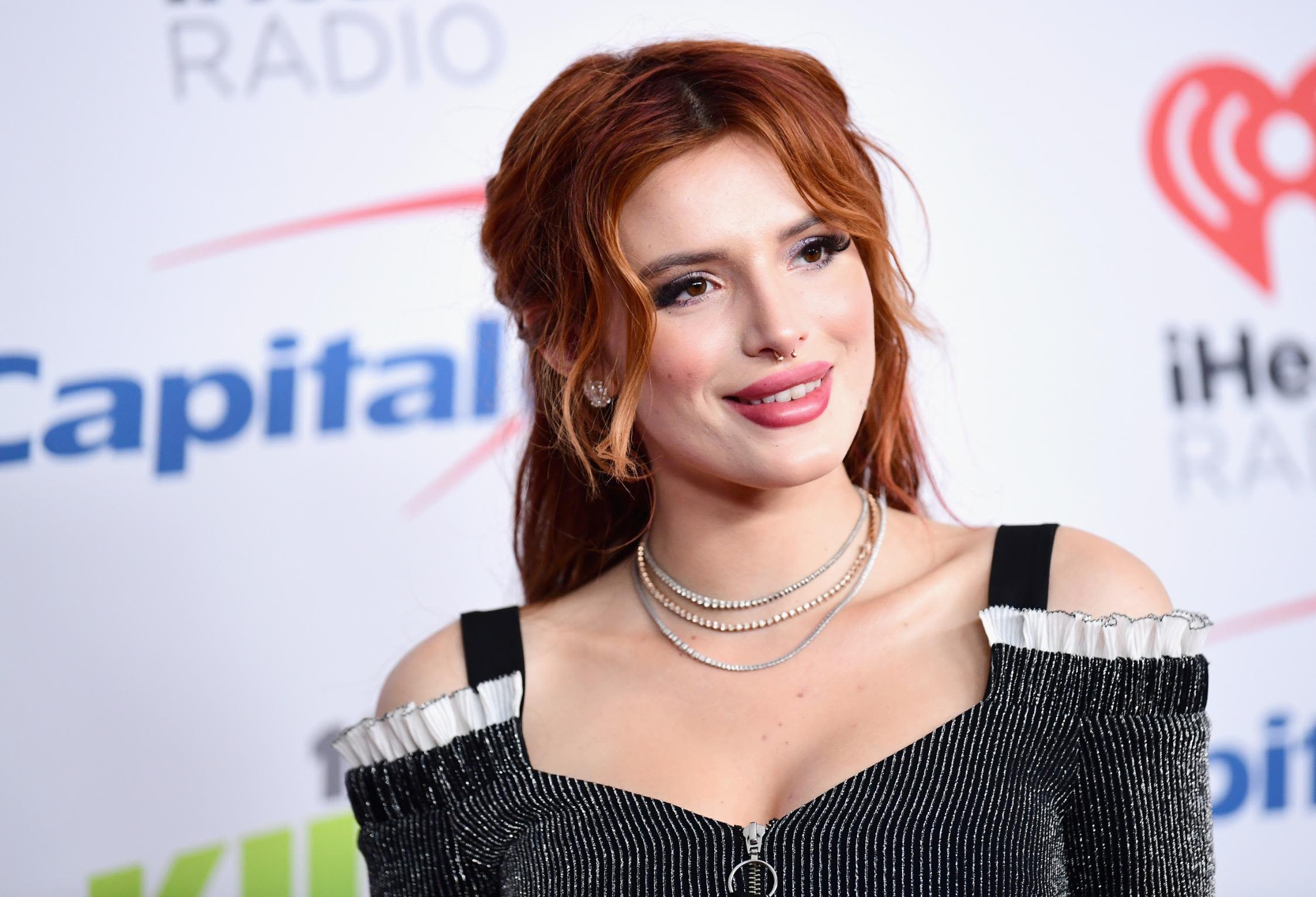 Bella Thorne Cute 2017 Wallpapers