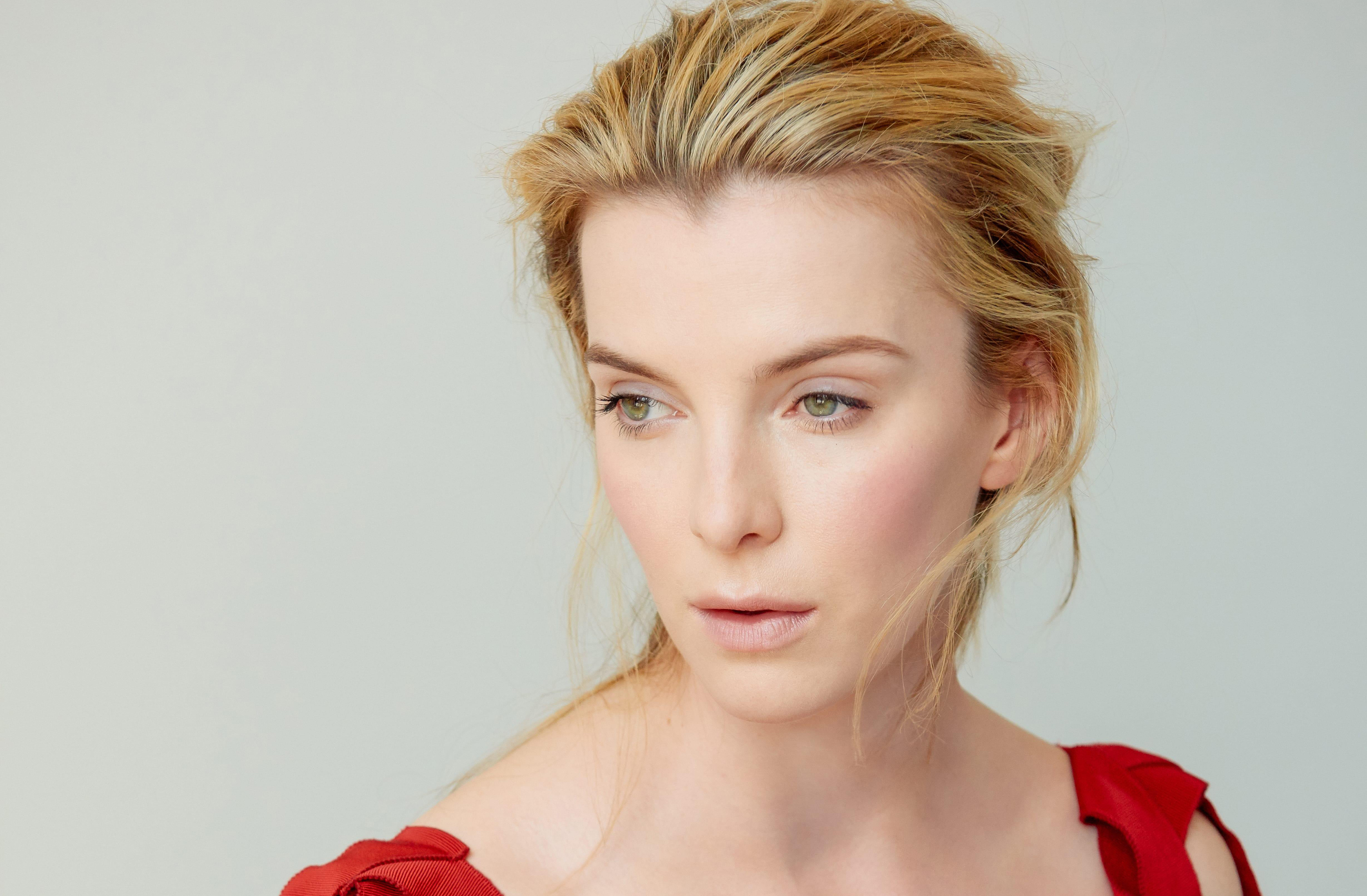 Betty Gilpin Beautiful Portrait Wallpapers