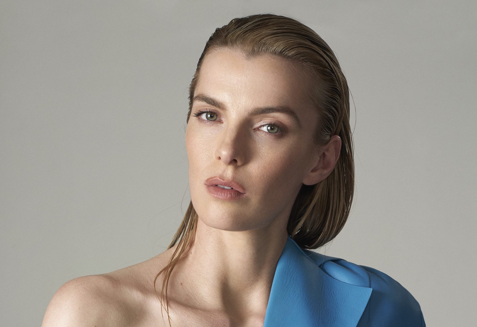 Betty Gilpin Beautiful Portrait Wallpapers