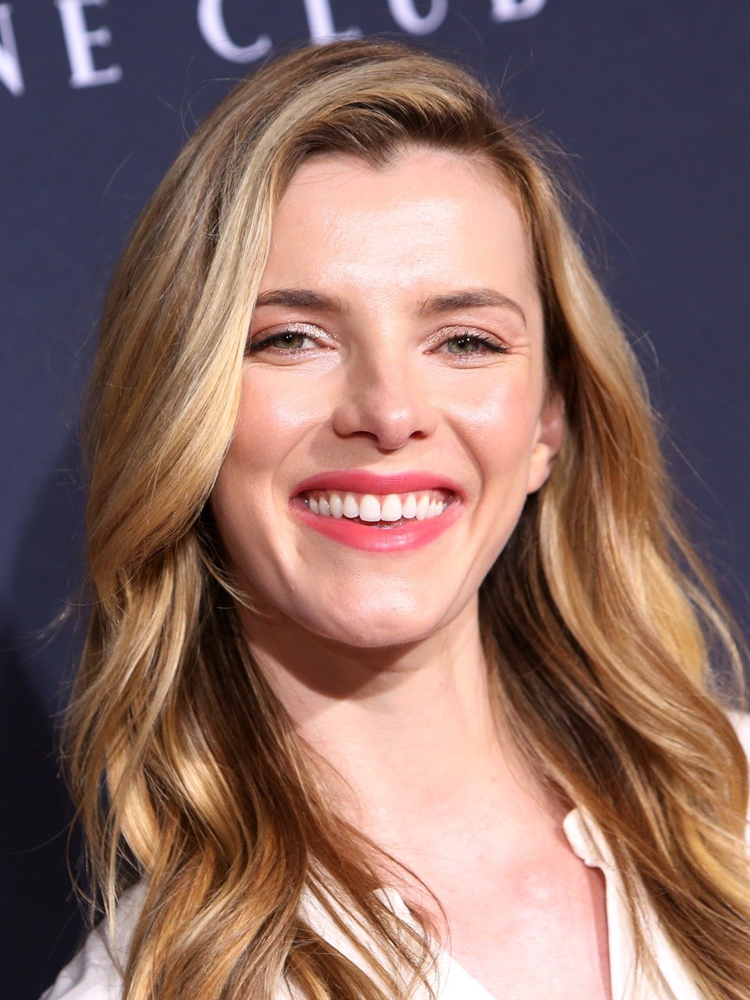 Betty Gilpin Beautiful Portrait Wallpapers