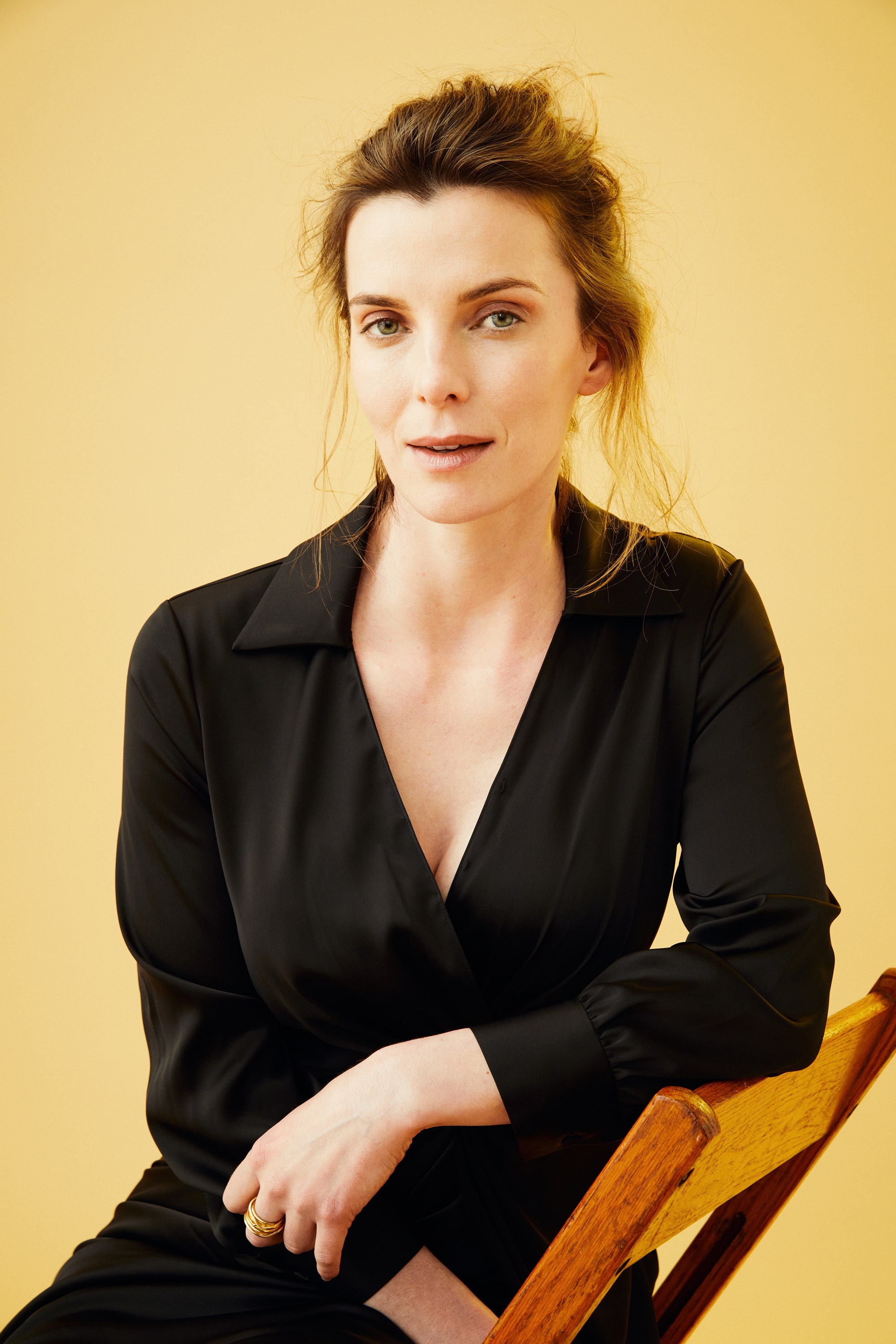 Betty Gilpin Beautiful Portrait Wallpapers