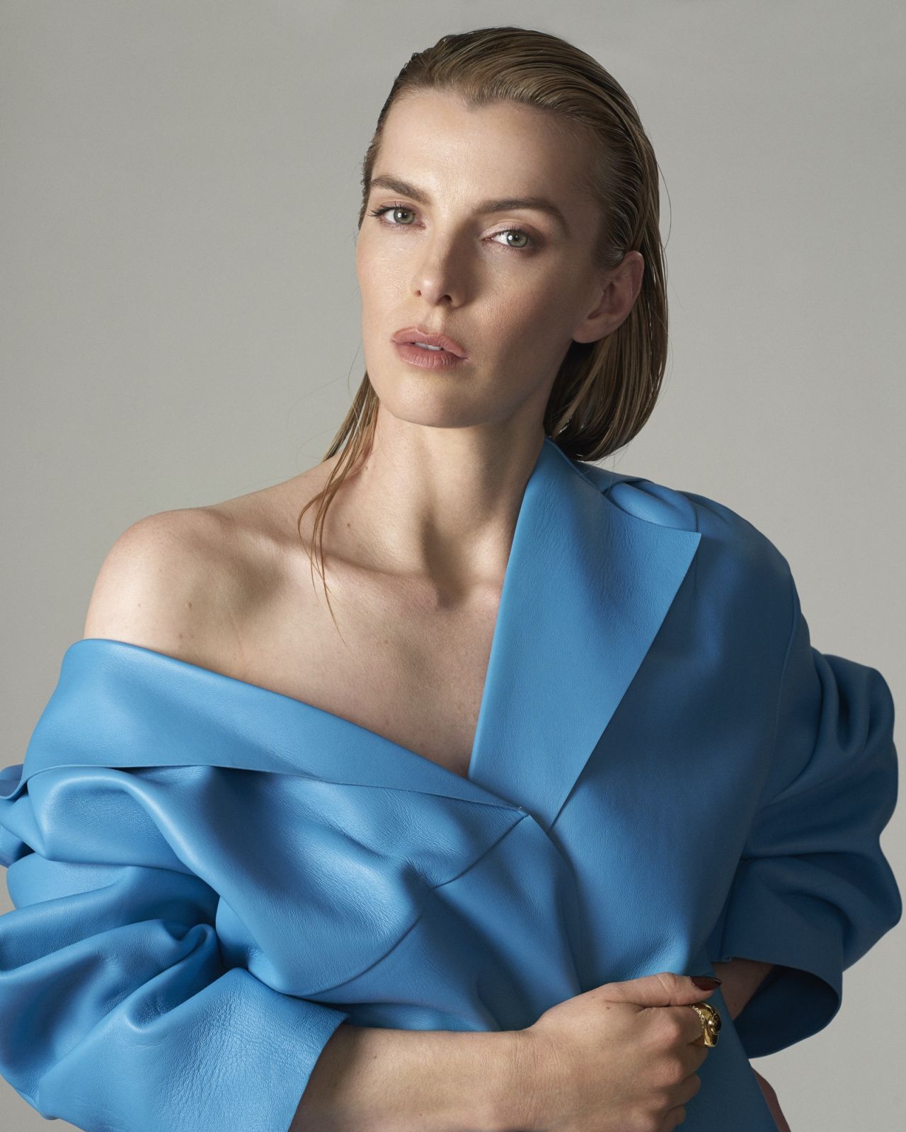 Betty Gilpin Beautiful Portrait Wallpapers