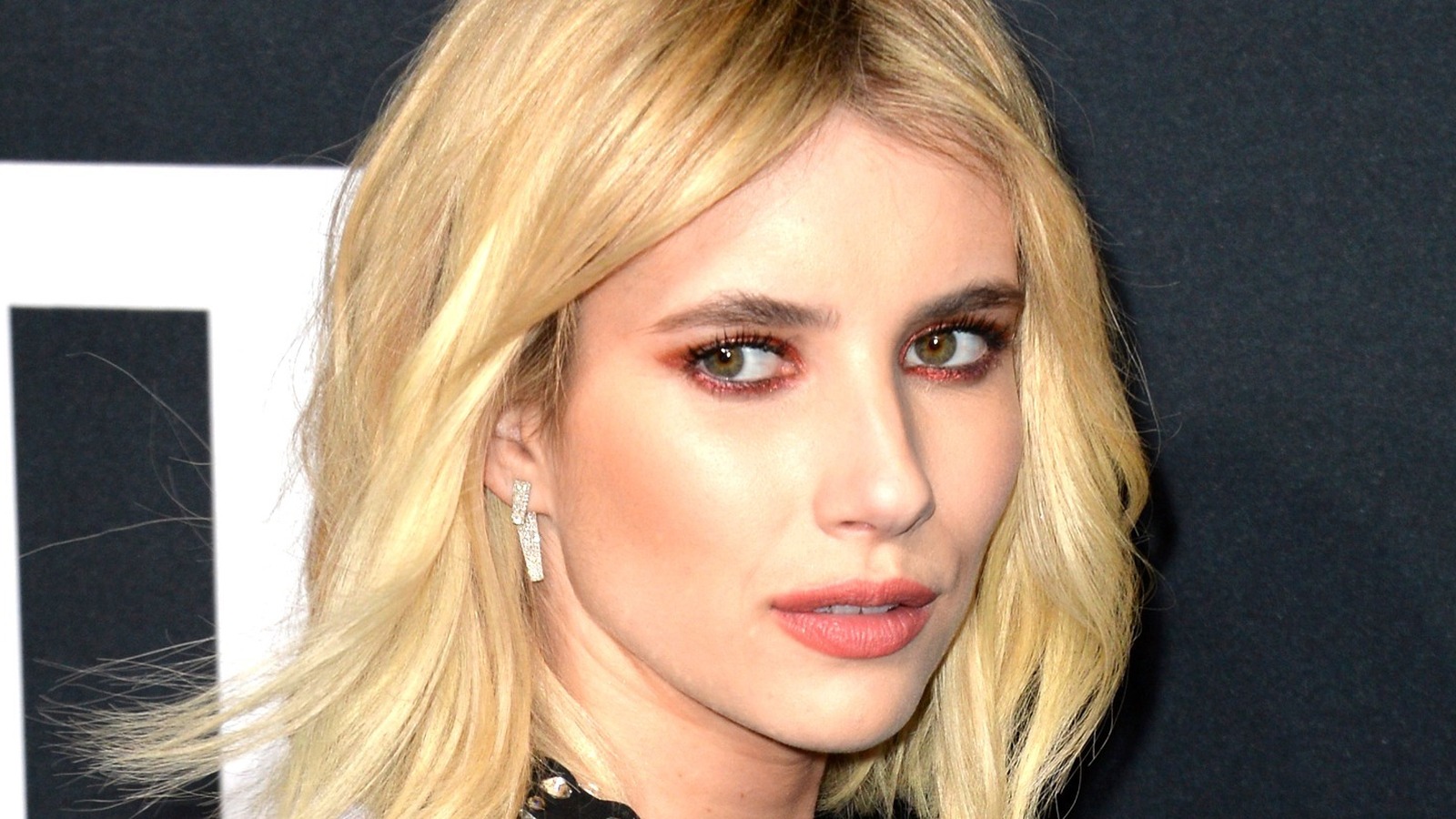 Blonde Emma Roberts 2018 Wallpapers