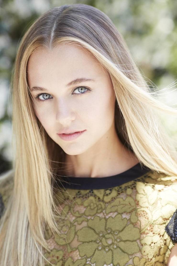 Blonde Madison Iseman Long Hair Wallpapers