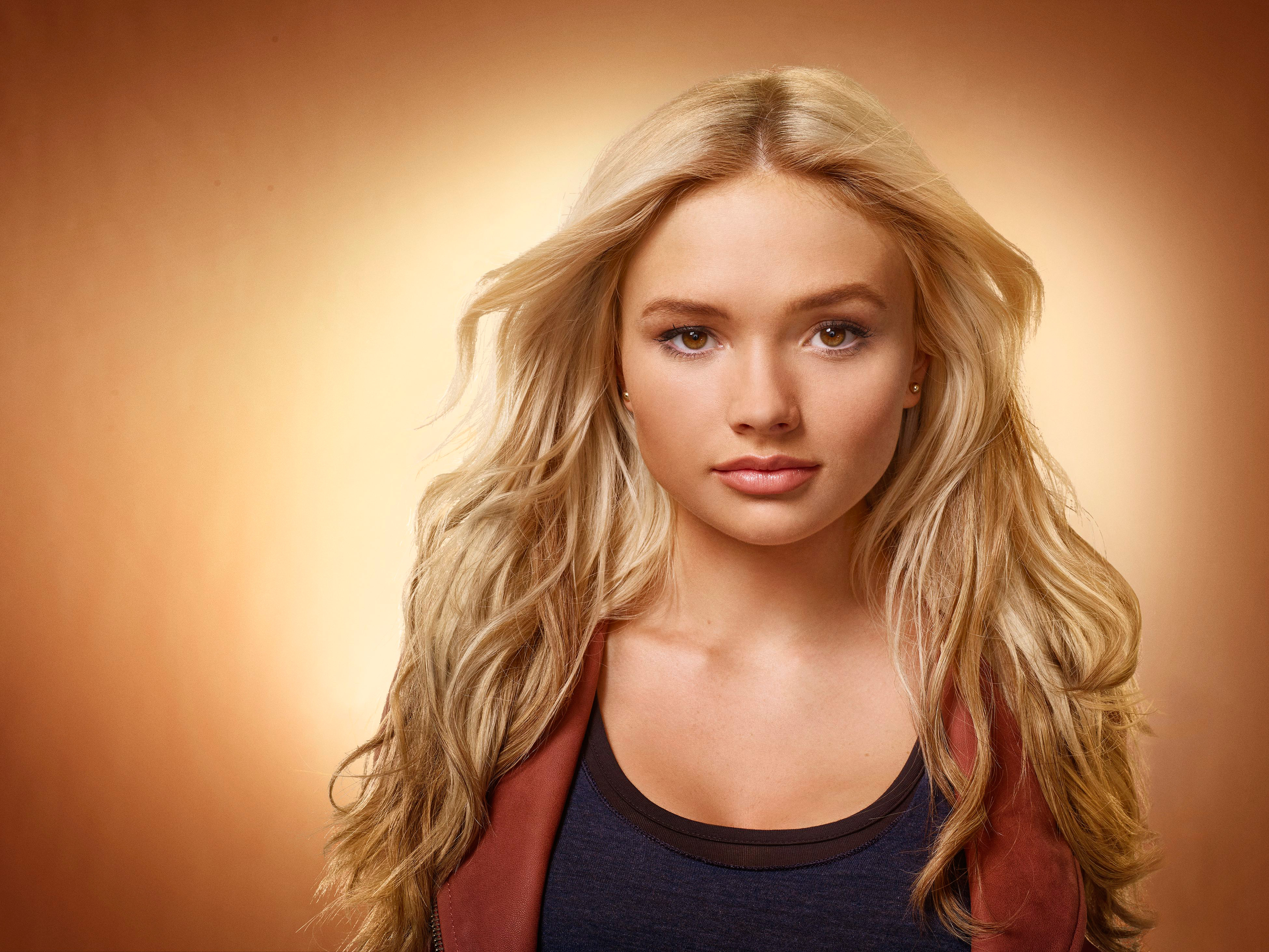 Blonde Natalie Alyn Lind Wallpapers