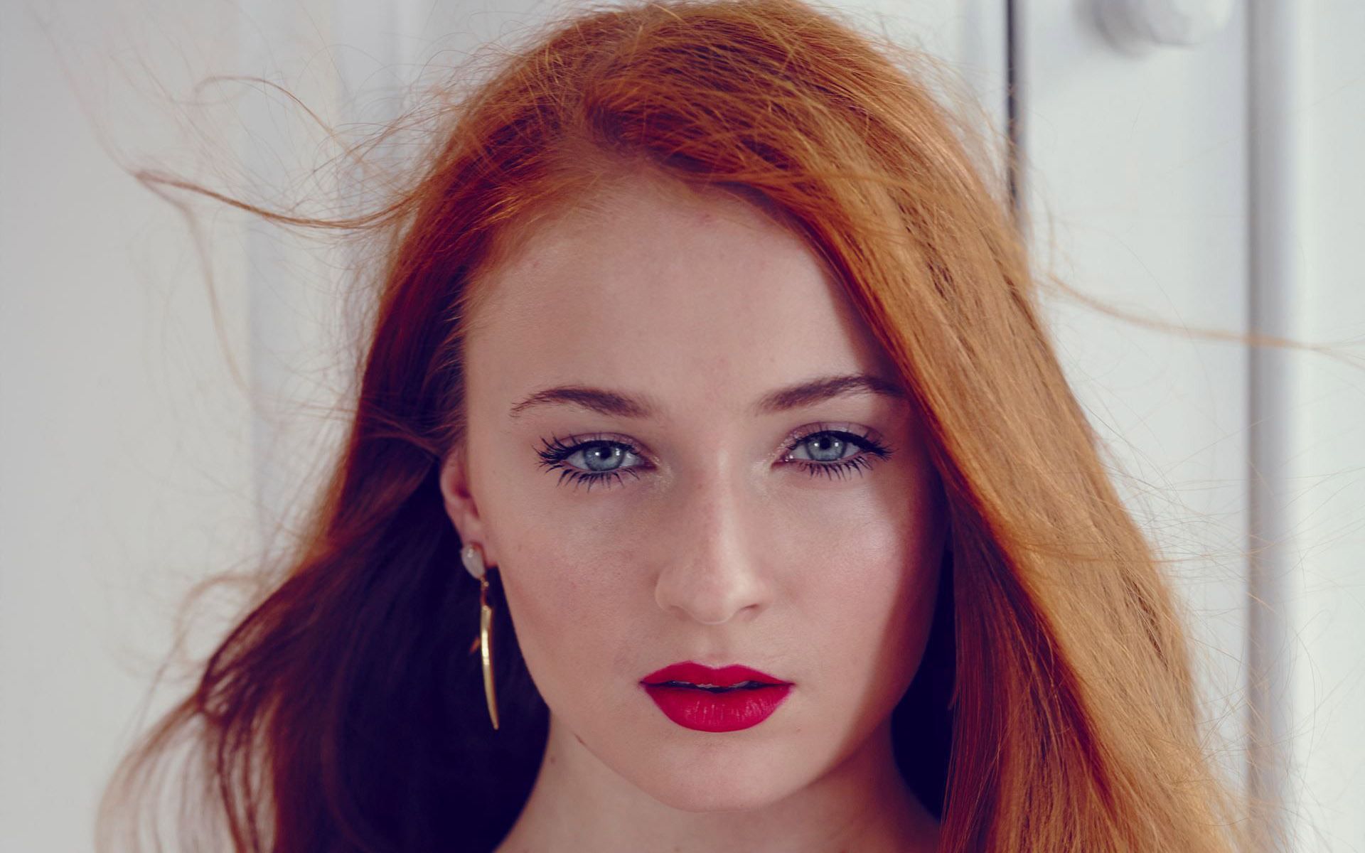 Blonde Sophie Turner Blue Eyes Wallpapers