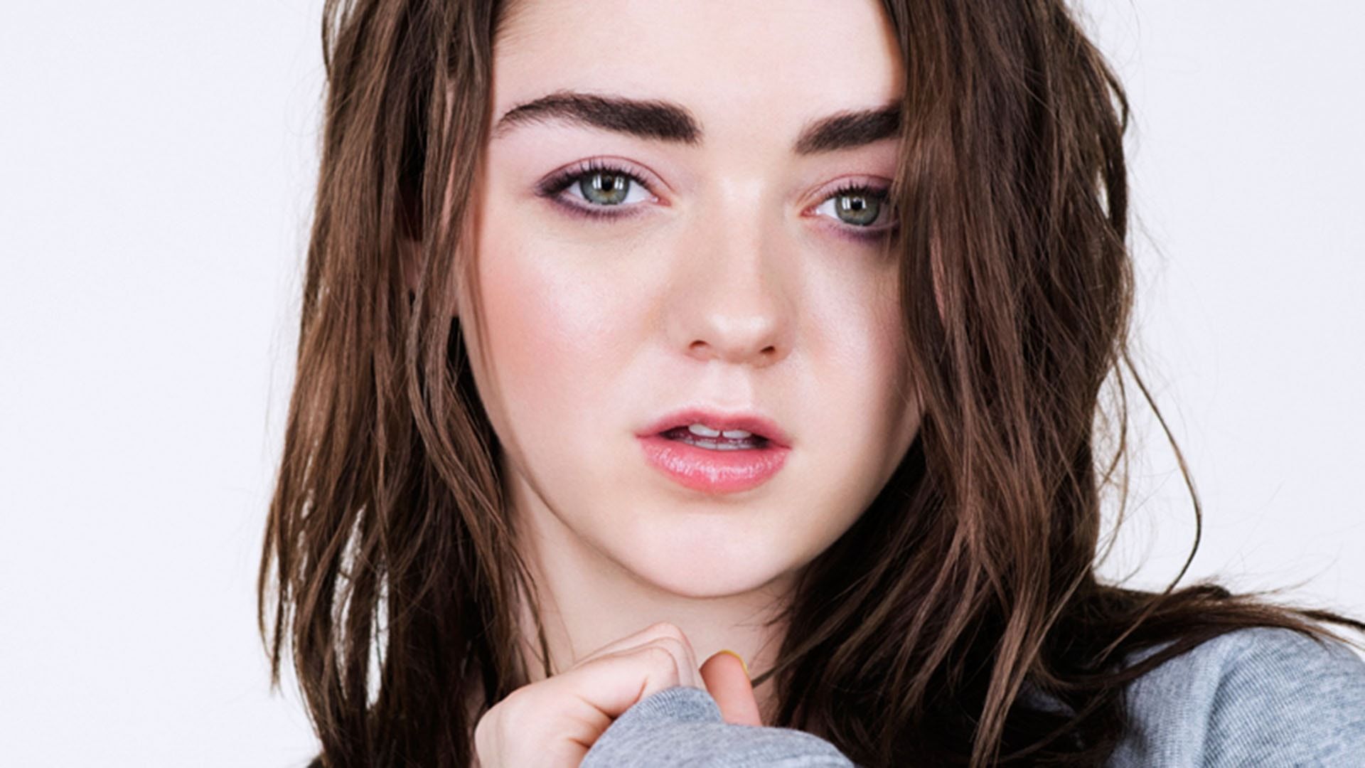 British Actress Maisie Williams Wallpapers