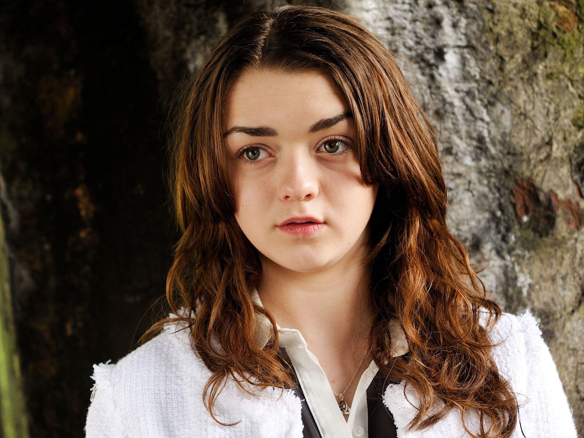 British Actress Maisie Williams Wallpapers