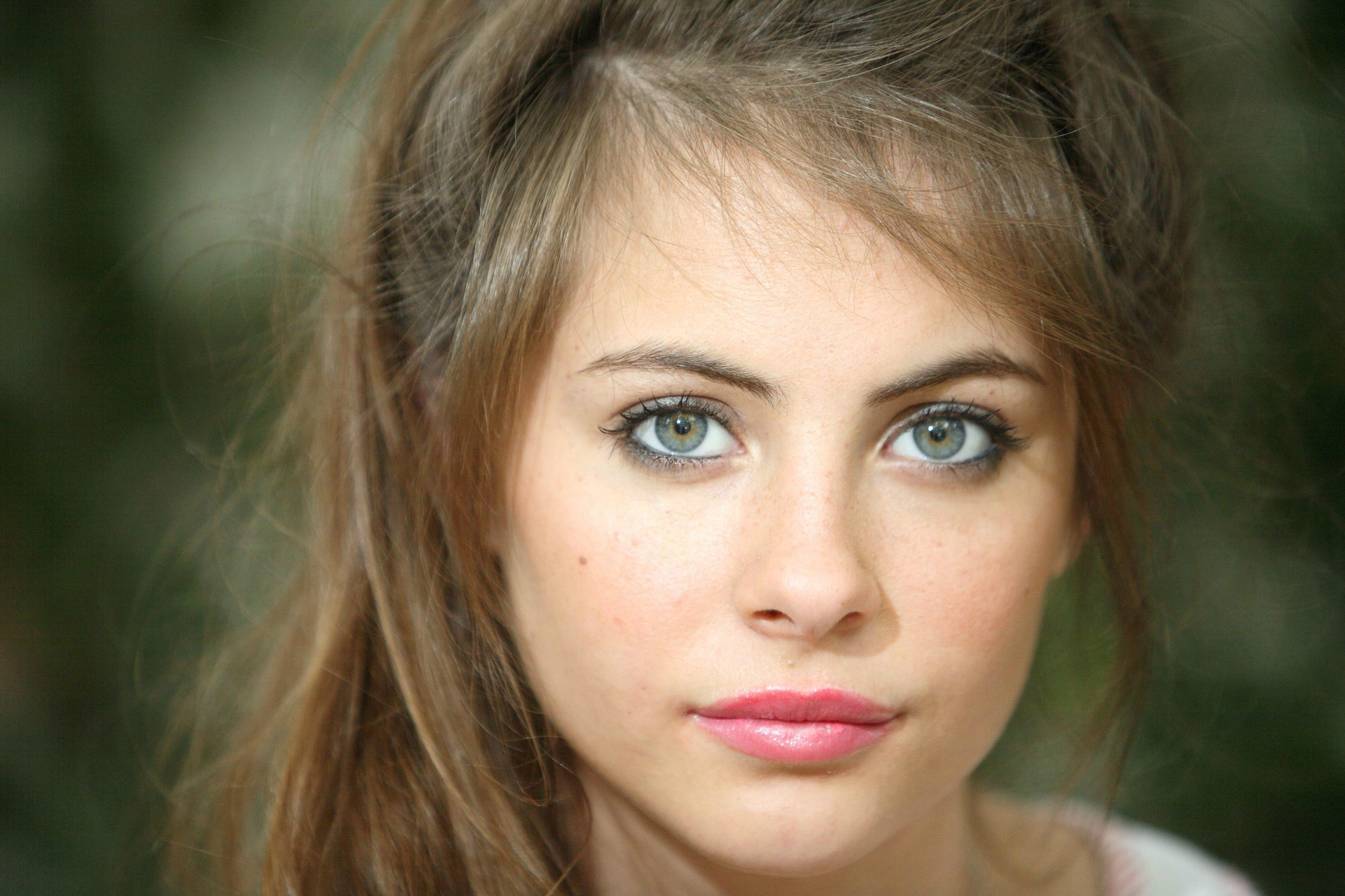 Brunette Willa Holland American Wallpapers