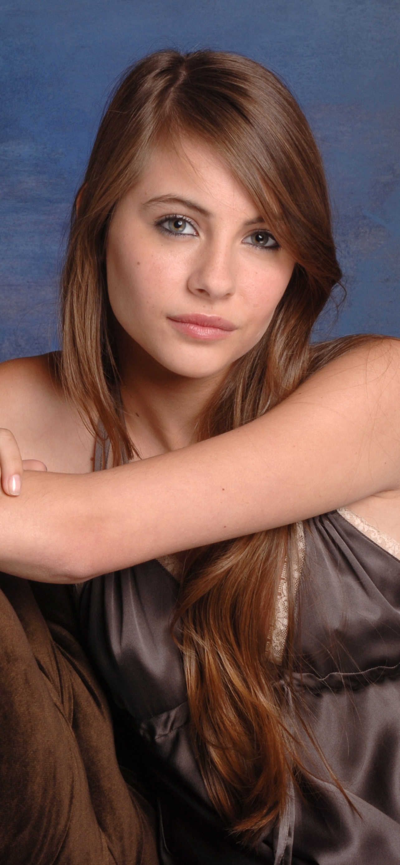 Brunette Willa Holland American Actress Wallpapers