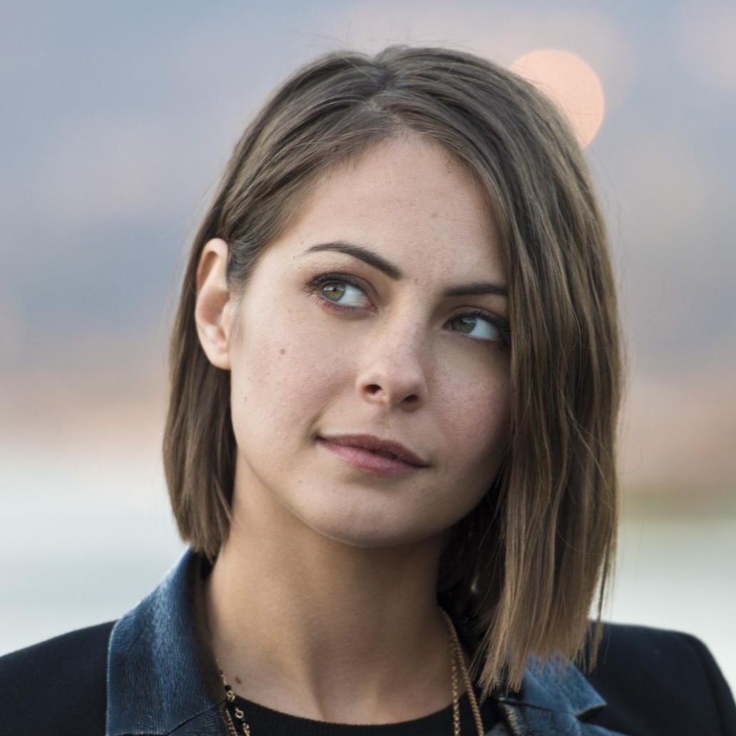 Brunette Willa Holland American Actress Wallpapers