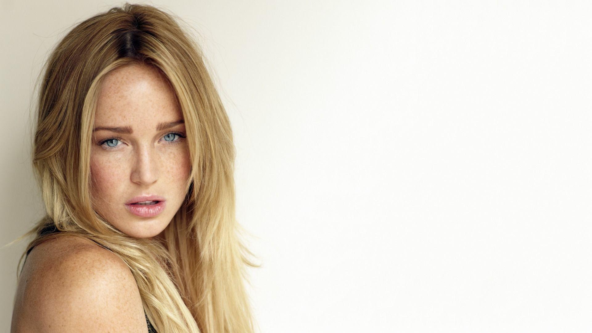 Caity Lotz Wallpapers