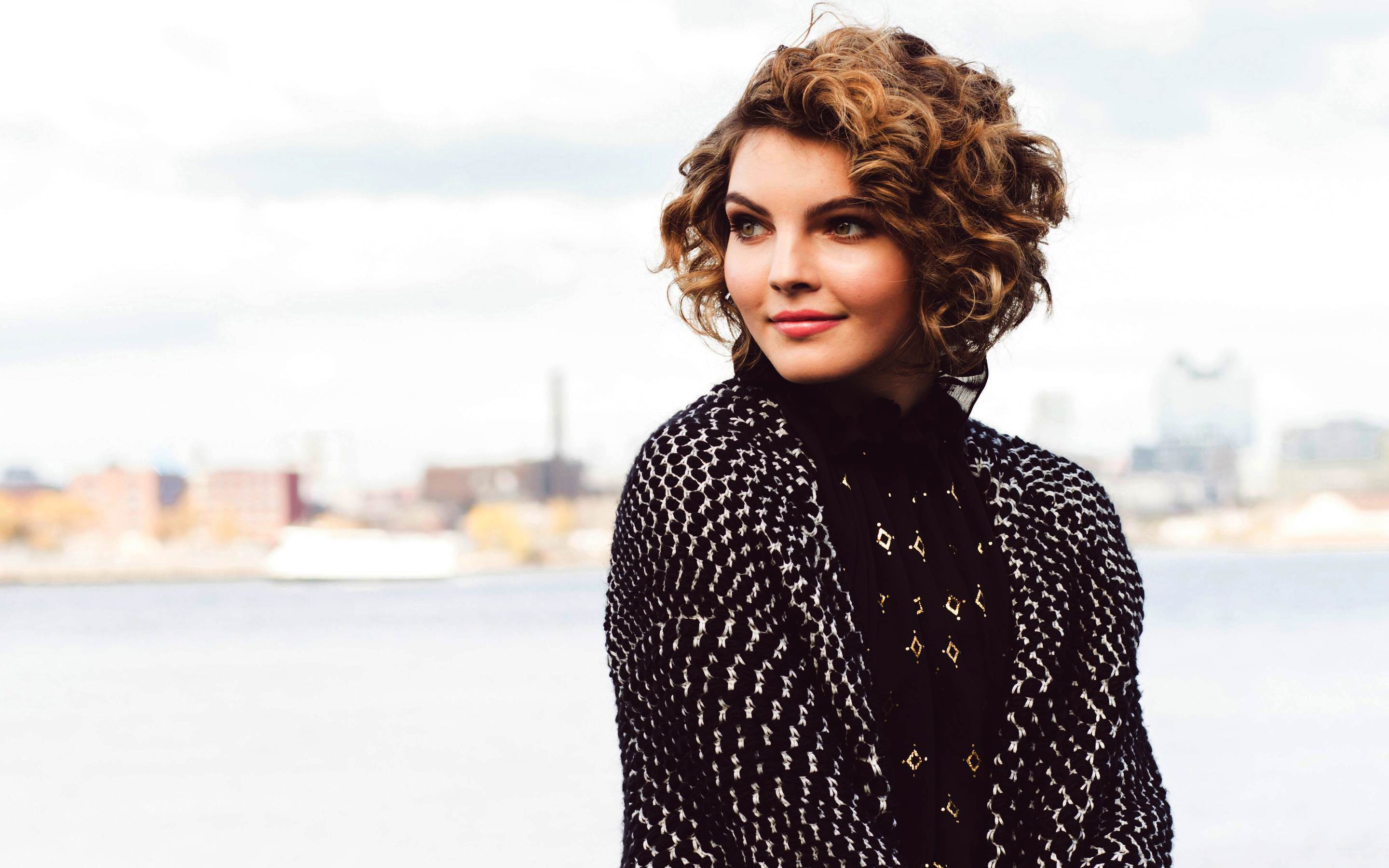 Camren Bicondova 2017 Wallpapers