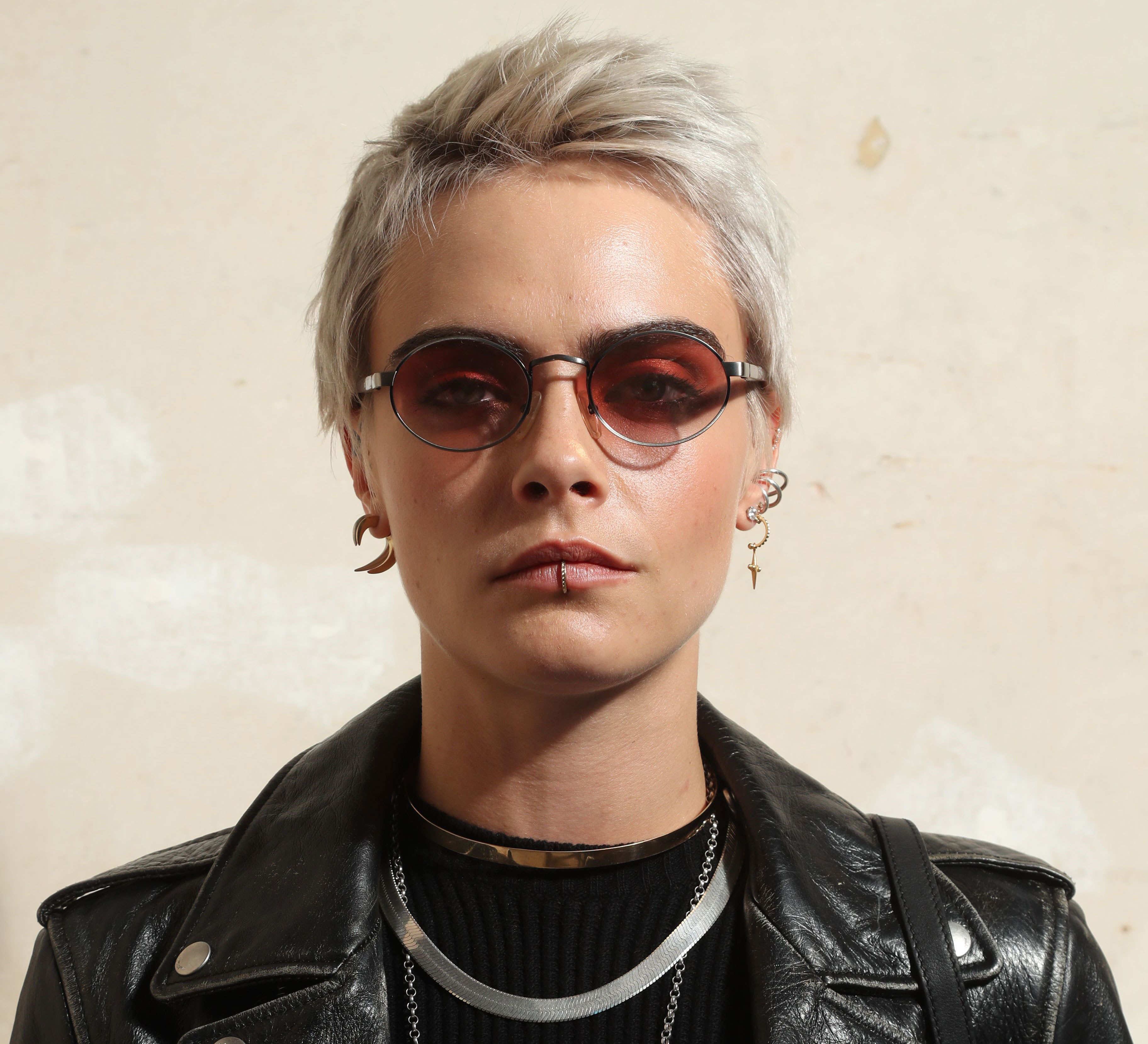 Cara Delevingne In Sunglasses Wallpapers