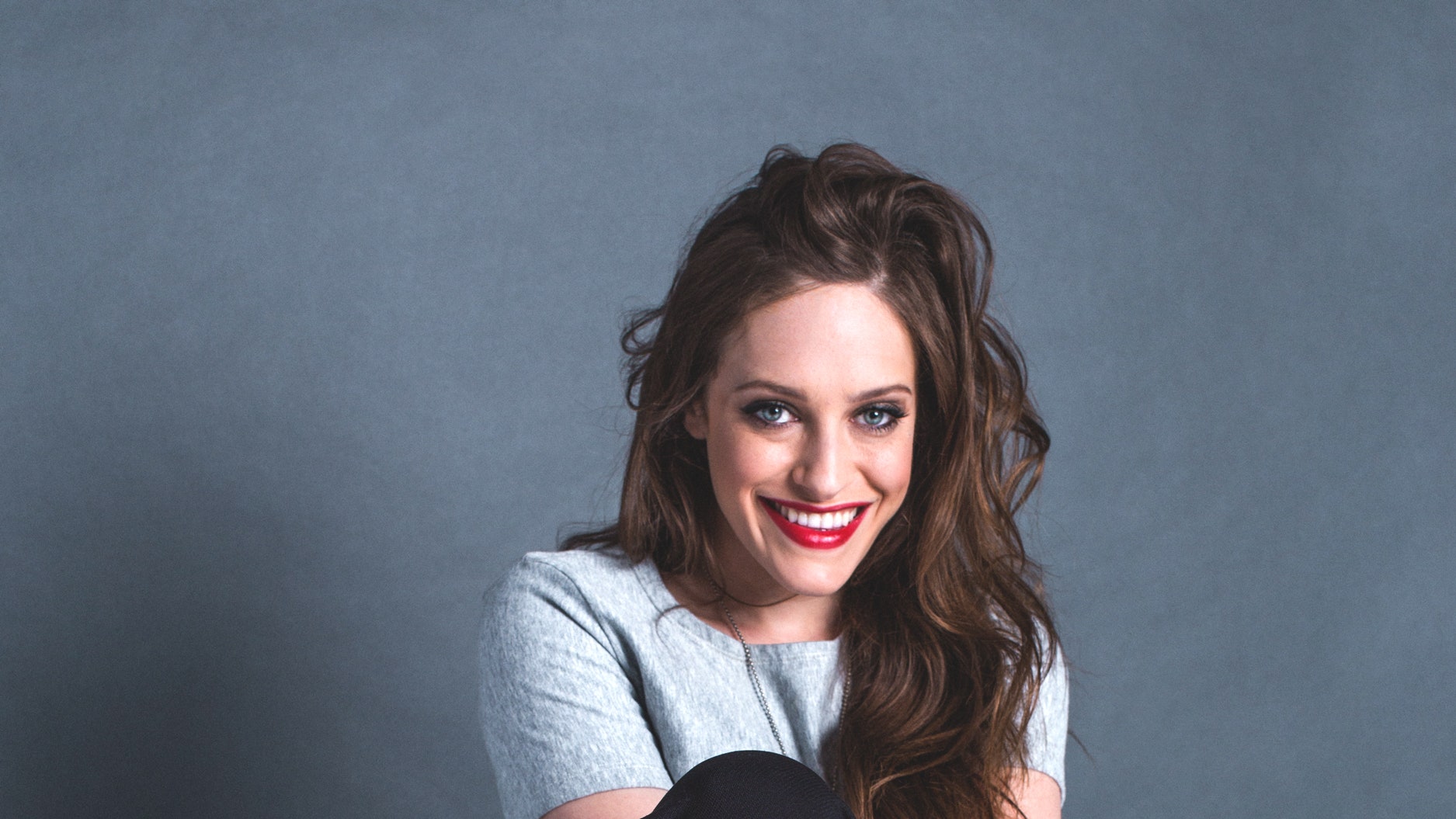 Carly Chaikin As Darlene Wallpapers