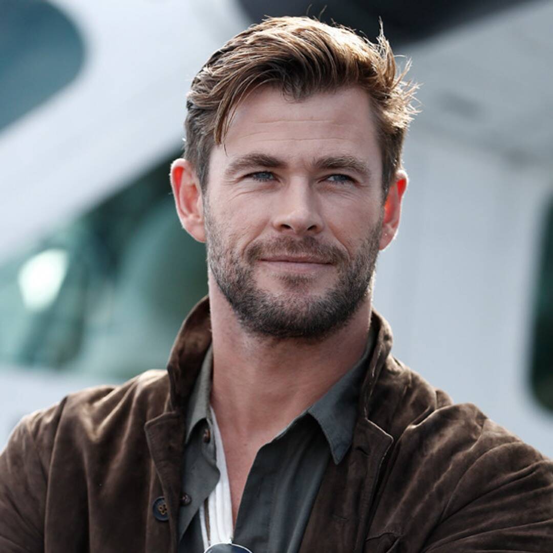 Chris Hemsworth Push-ups Wallpapers