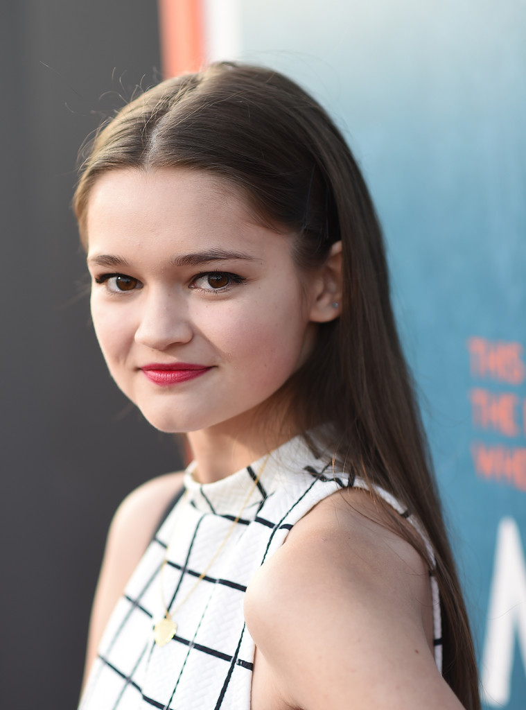 Ciara Bravo Cute Actress 2021 Wallpapers