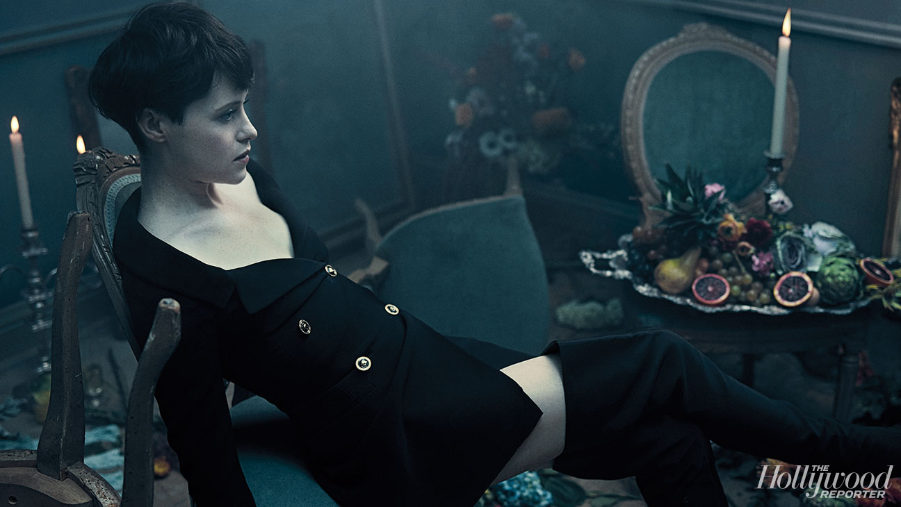 Claire Foy The Crown Actress Wallpapers