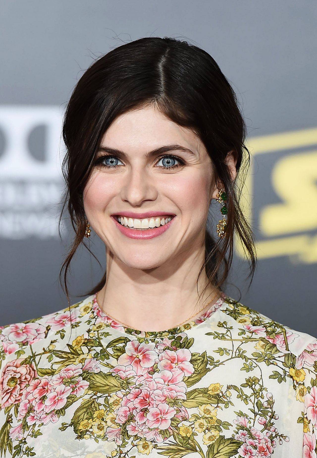 Cute Alexandra Daddario Smiling Wallpapers