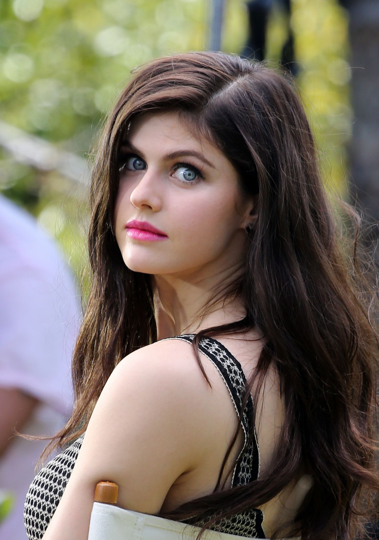 Cute Alexandra Daddario Smiling Wallpapers