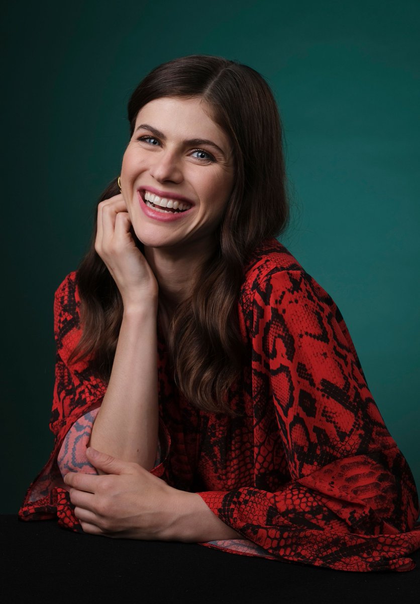 Cute Alexandra Daddario Smiling Wallpapers