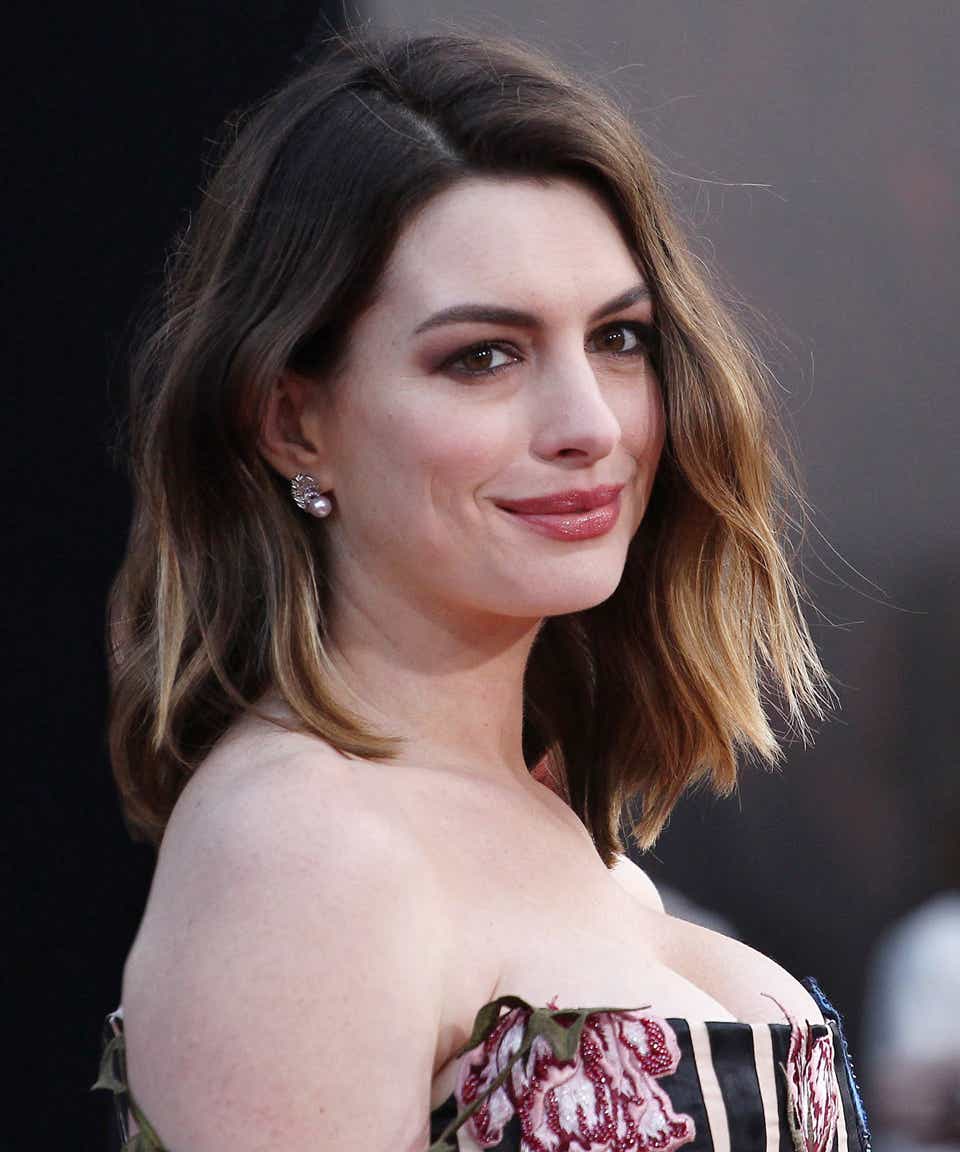 Cute Anne Hathaway In Glasses Wallpapers