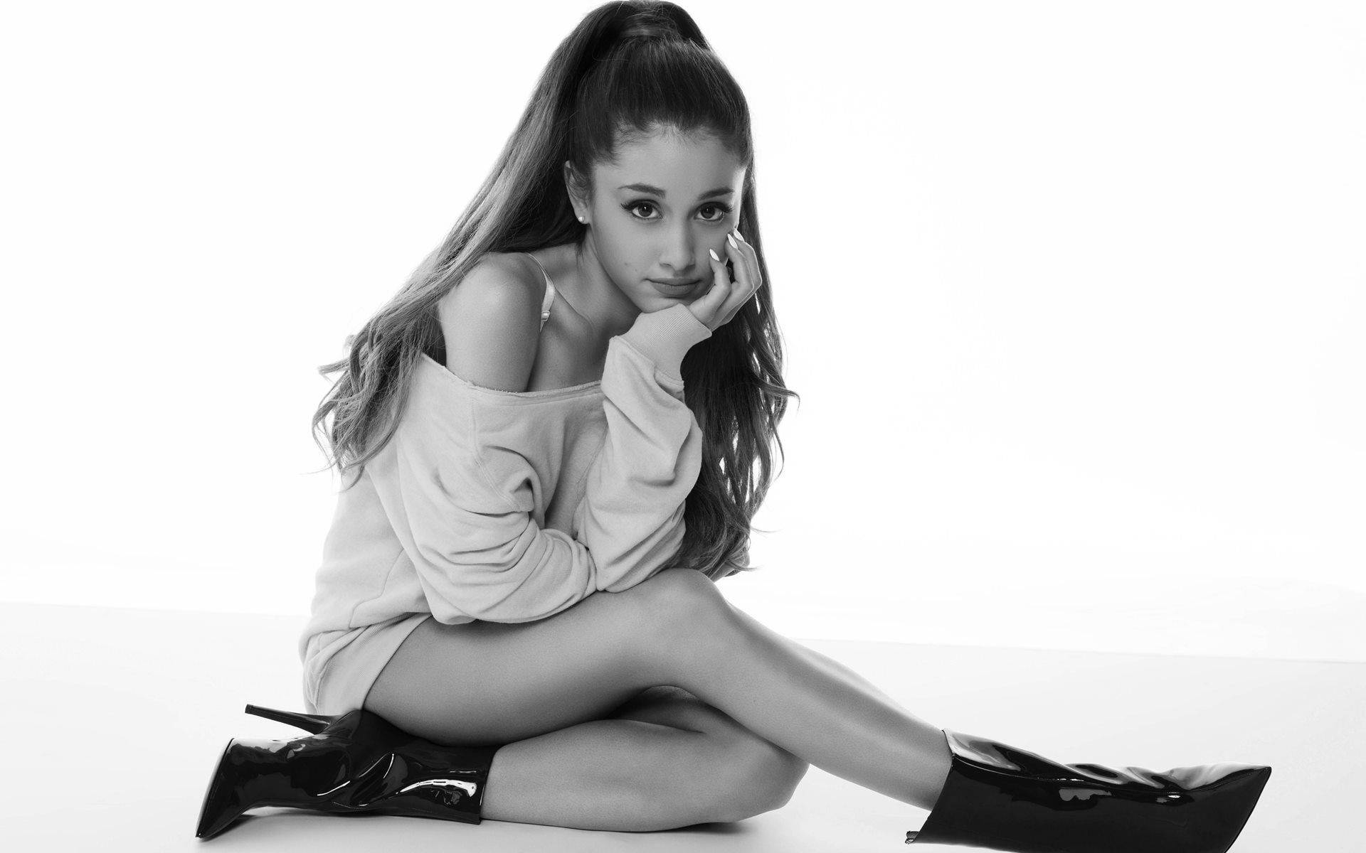 Cute Ariana Grande Wallpapers