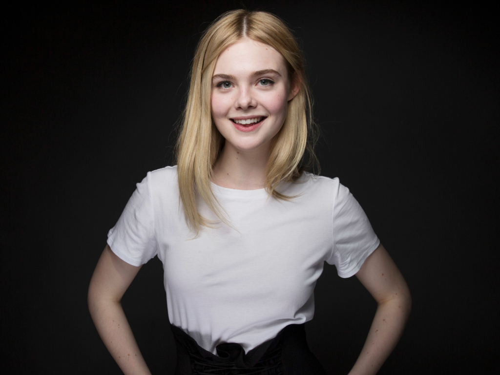 Cute Blonde Elle Fanning Wallpapers