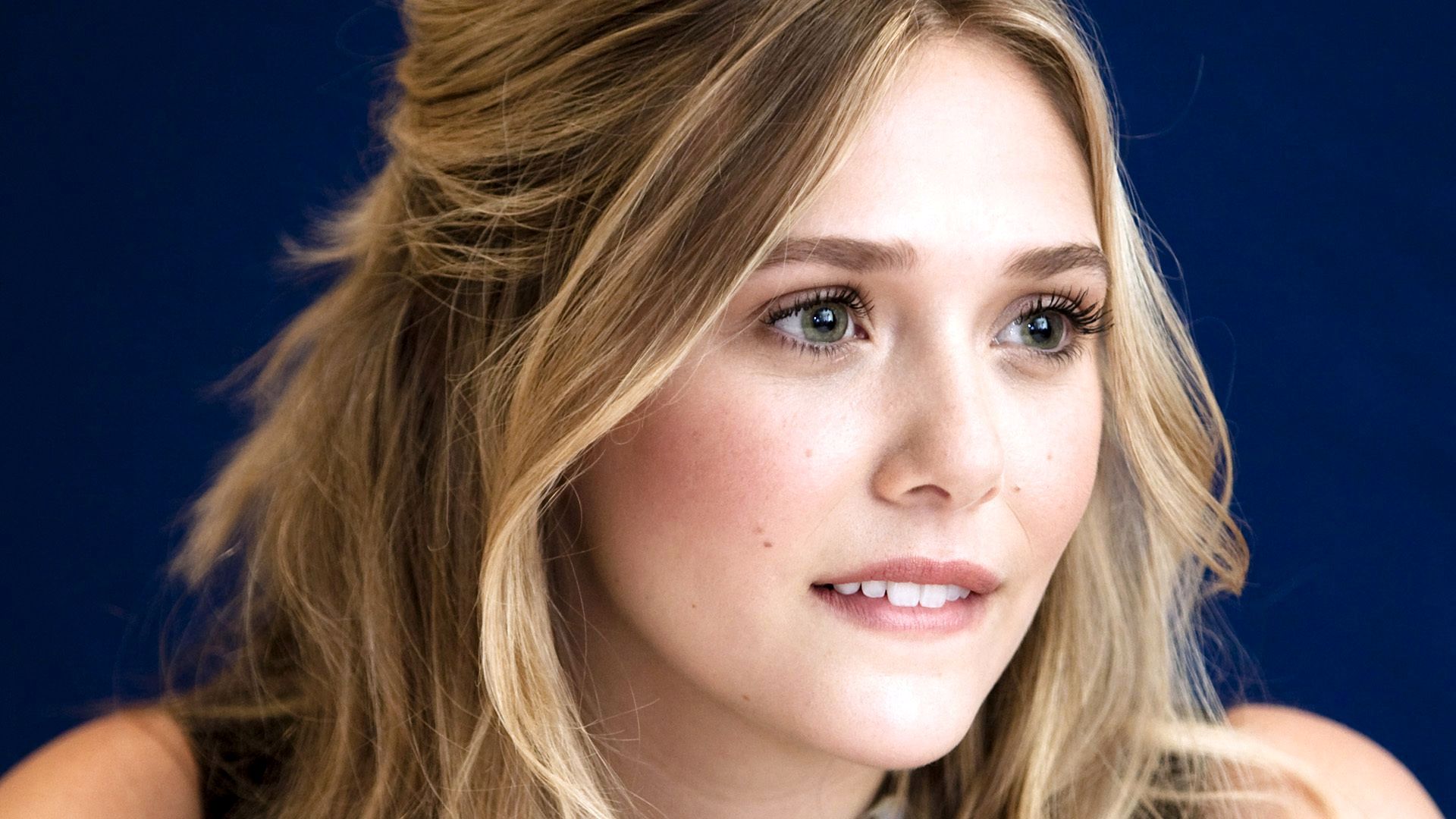 Cute Elizabeth Olsen Wallpapers