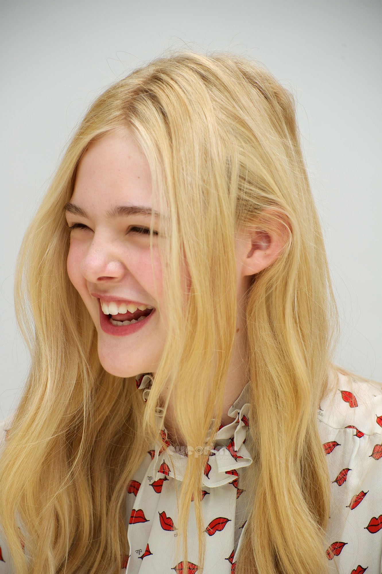 Cute Elle Fanning Wallpapers