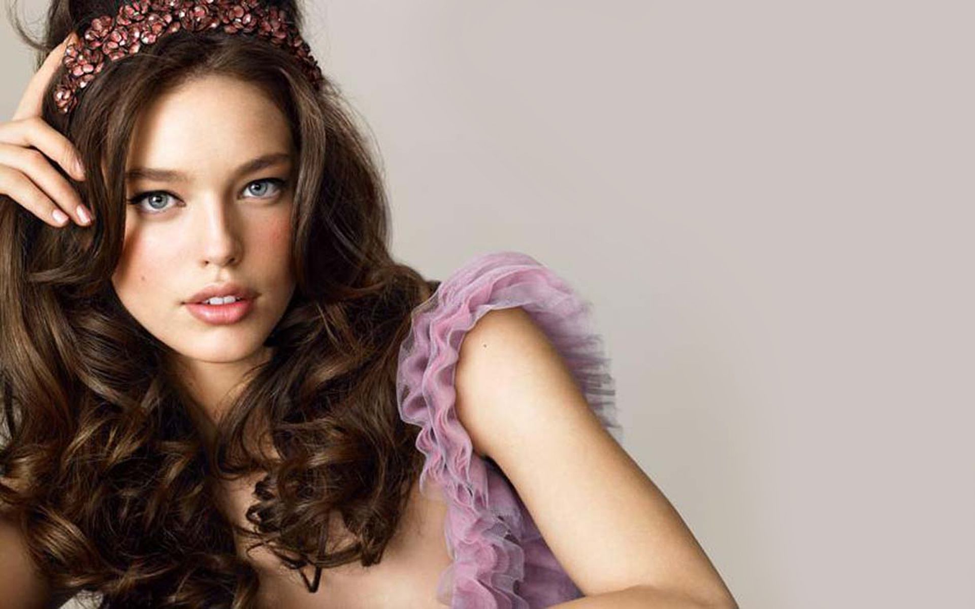 Cute Emily Didonato Wallpapers