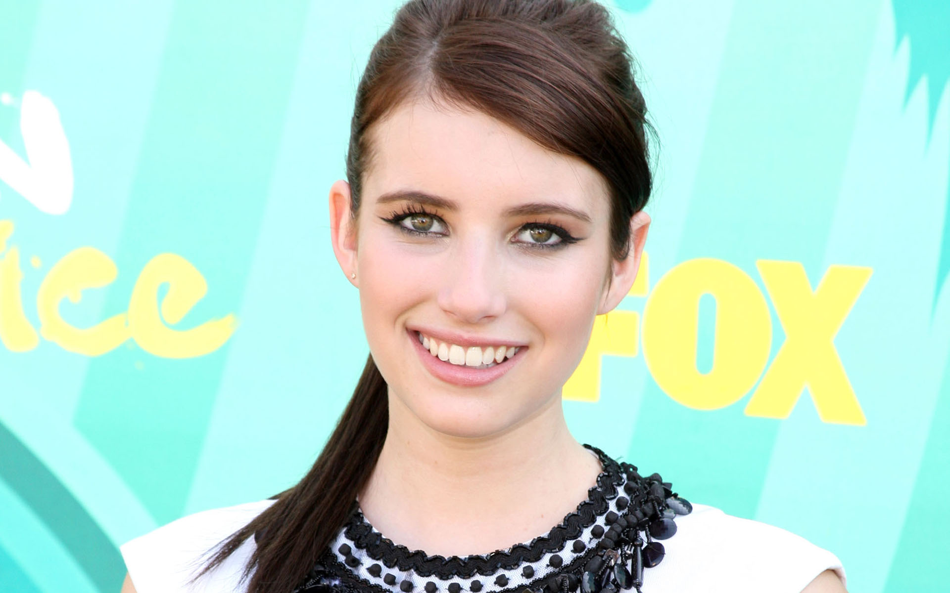 Cute Emma Roberts Wallpapers