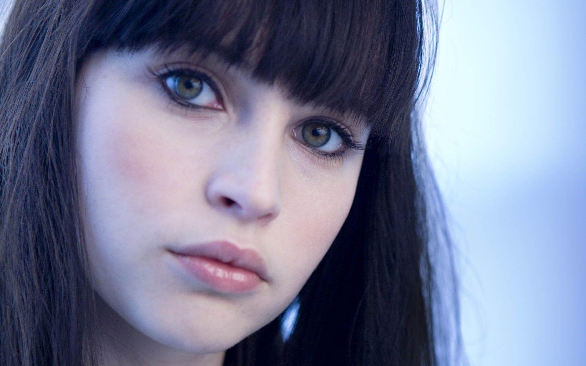 Cute Felicity Jones Wallpapers