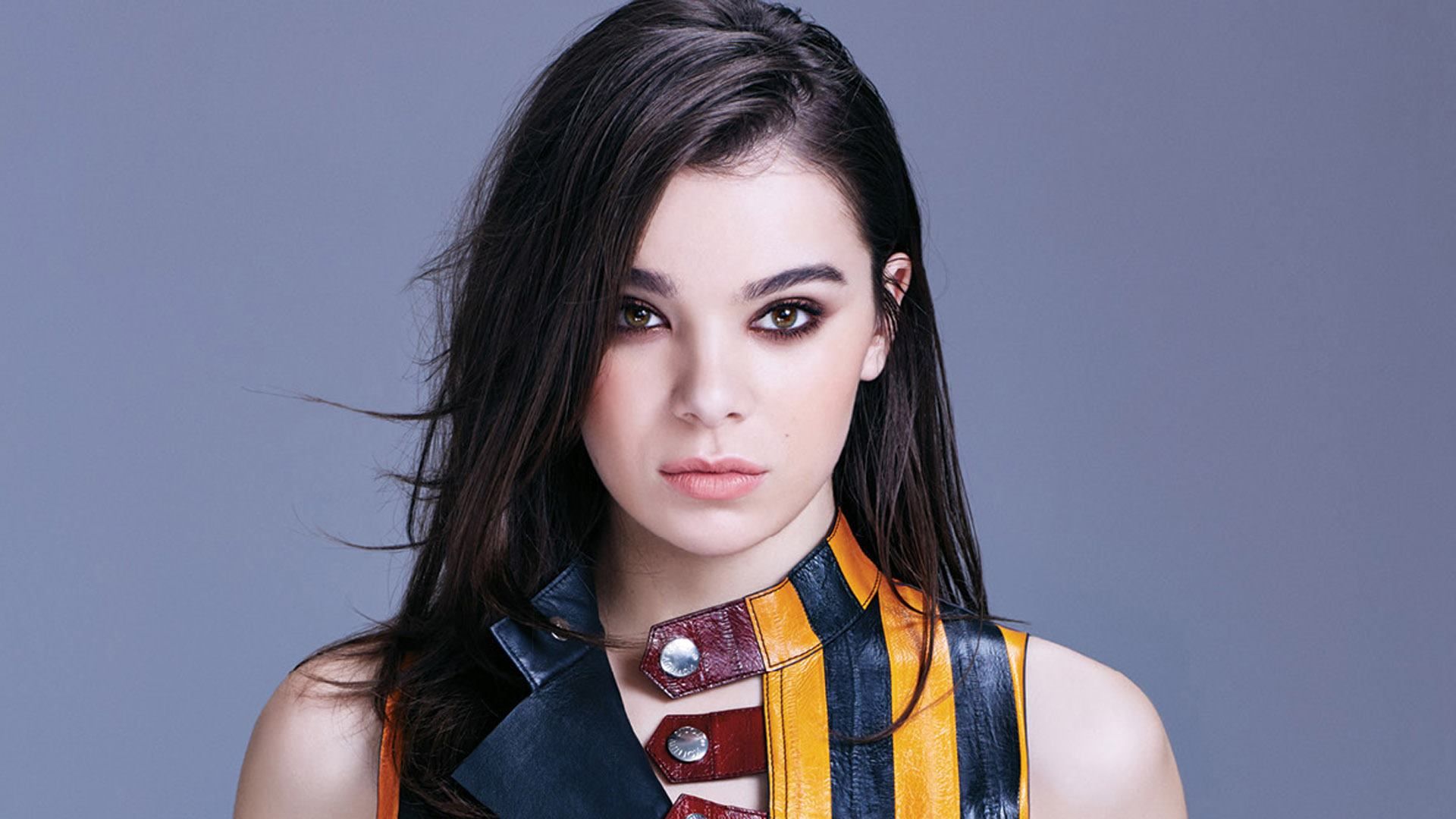 Cute Hailee Steinfeld in Black Wallpapers