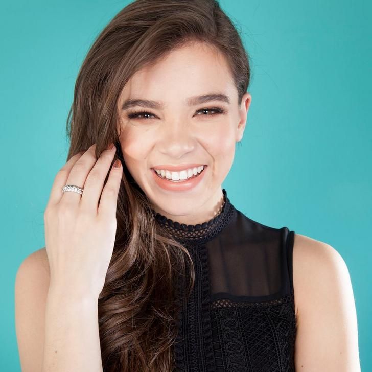 Cute Hailee Steinfeld in Black Wallpapers