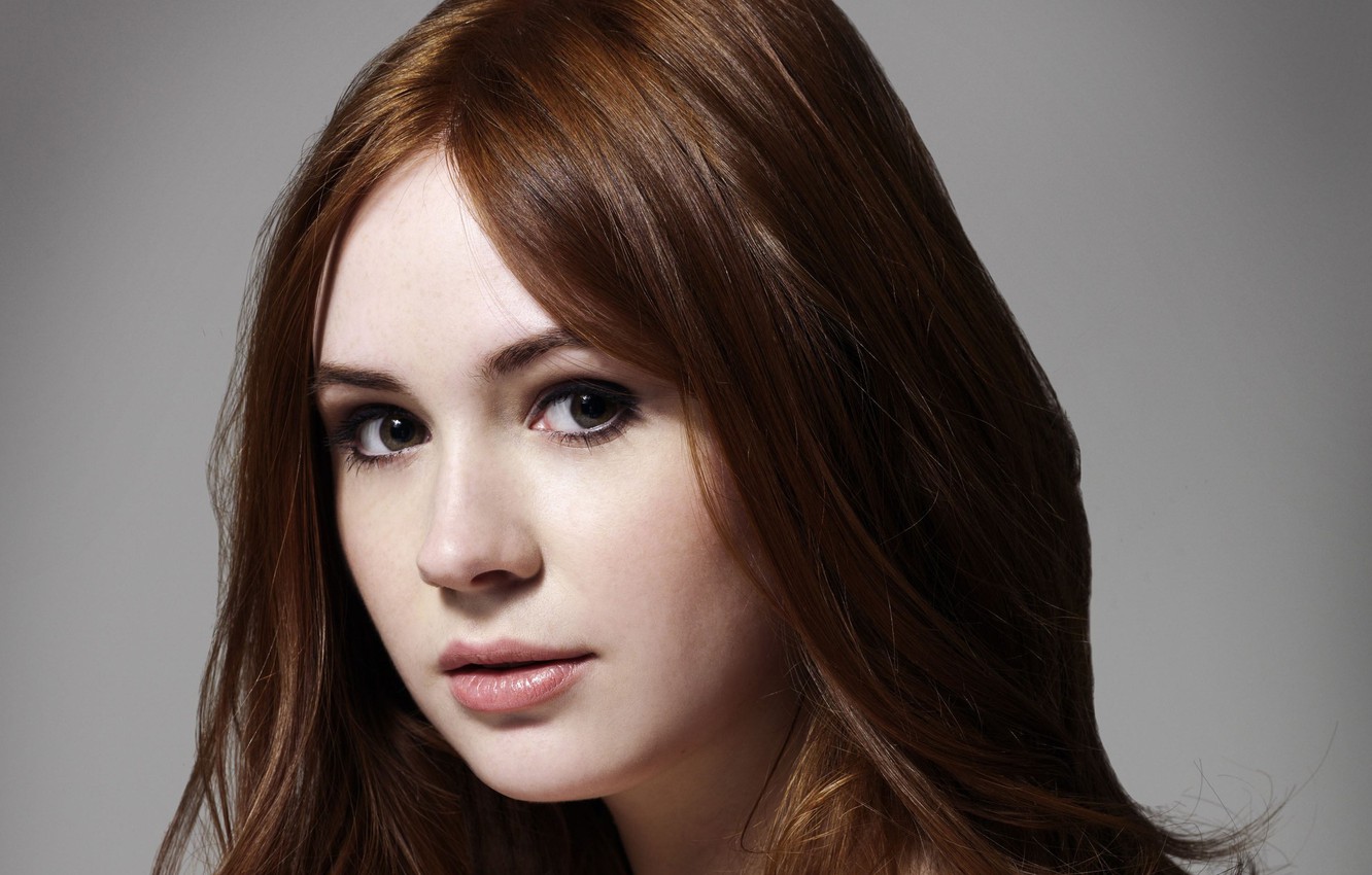 Cute Karen Gillian Wallpapers