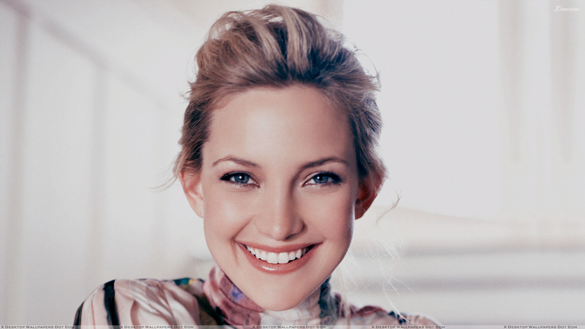 Cute Kate Hudson Smiling Wallpapers