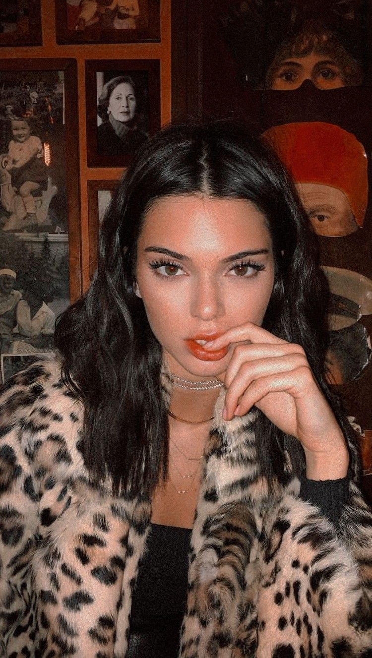 Cute Kendall Jenner Wallpapers