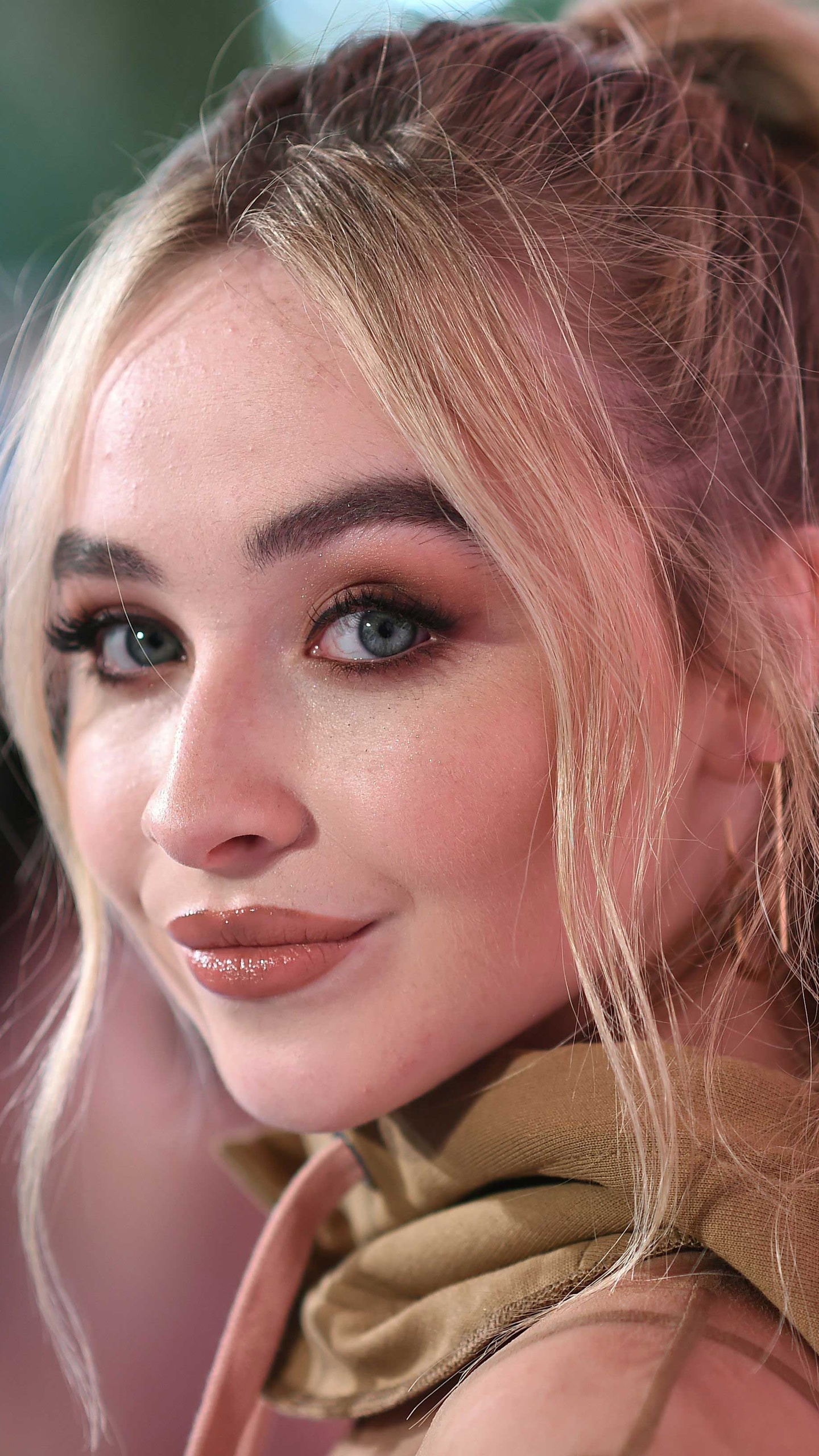 Cute Sabrina Carpenter 2017 Wallpapers