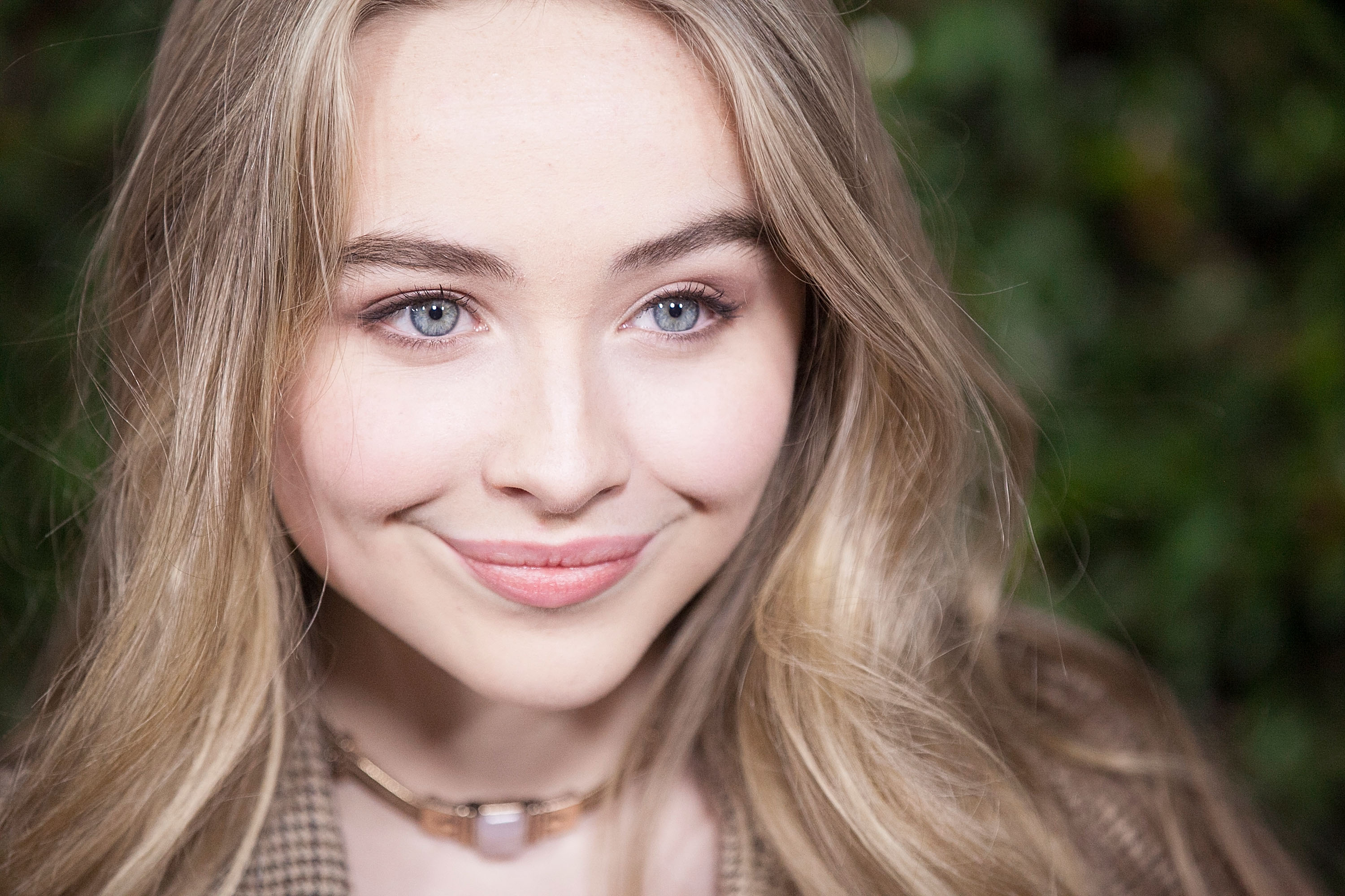 Cute Sabrina Carpenter 2017 Wallpapers