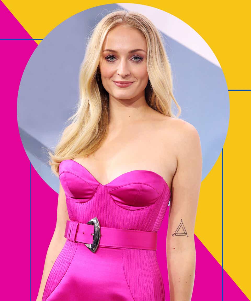 Cute Sophie Turner Black Dress Wallpapers