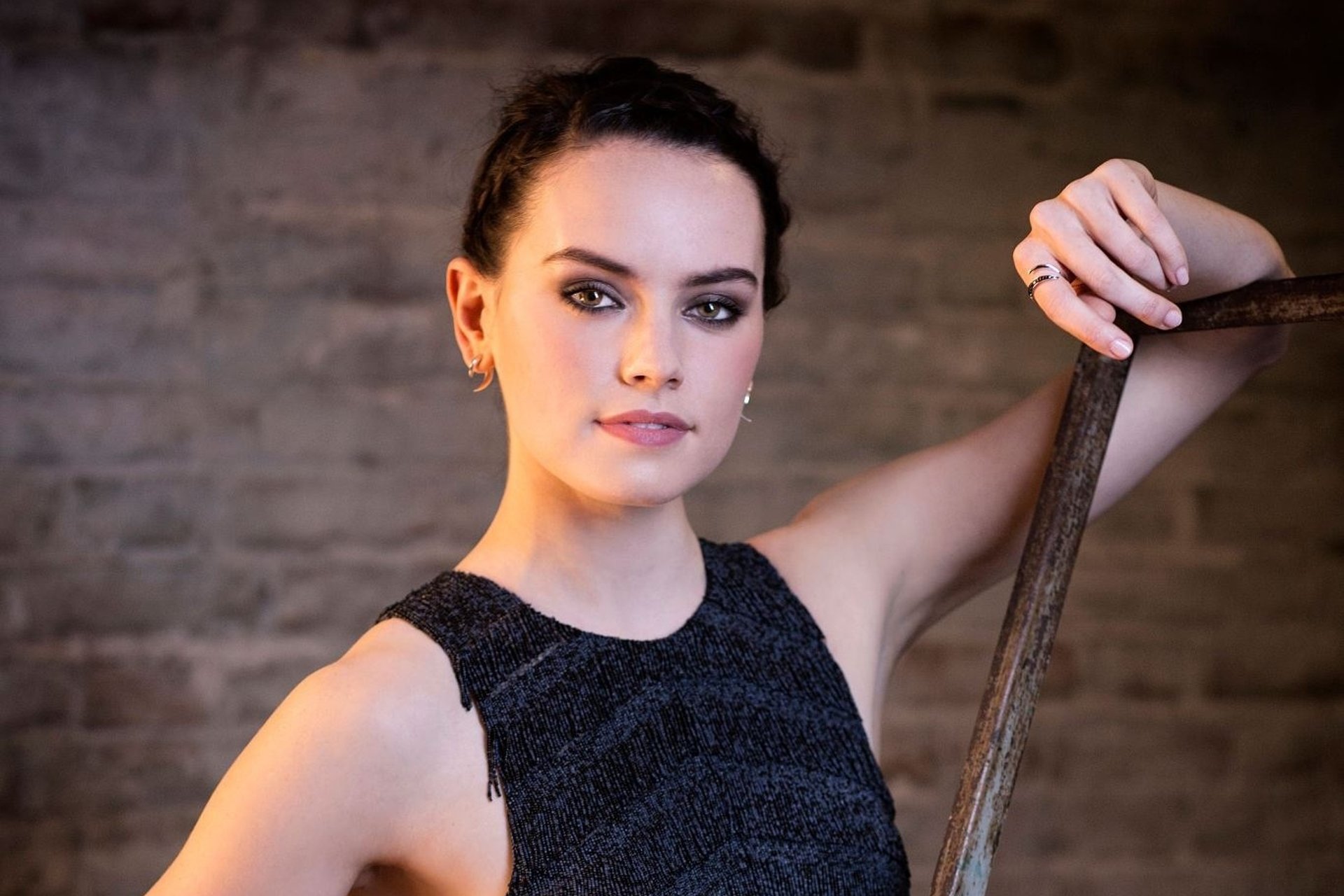 Daisy Ridley Brown Eyes And Face Wallpapers