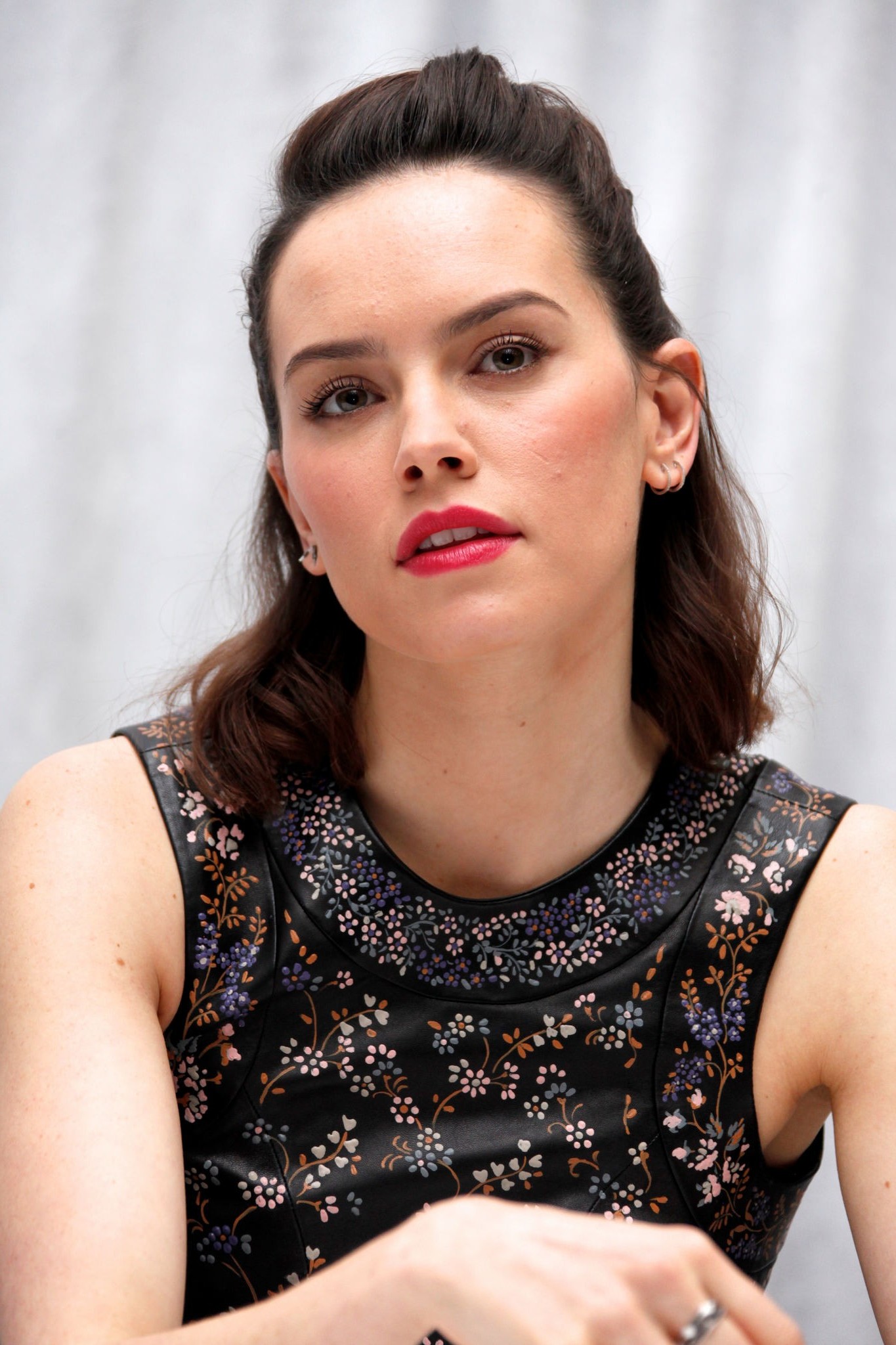 Daisy Ridley Brunette Wallpapers