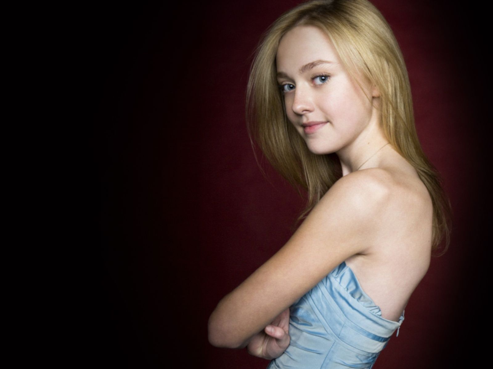 Dakota Fanning Vogue Wallpapers