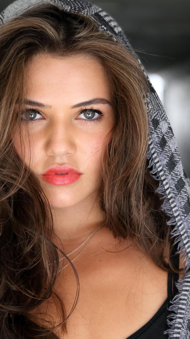 Danielle Campbell Wallpapers