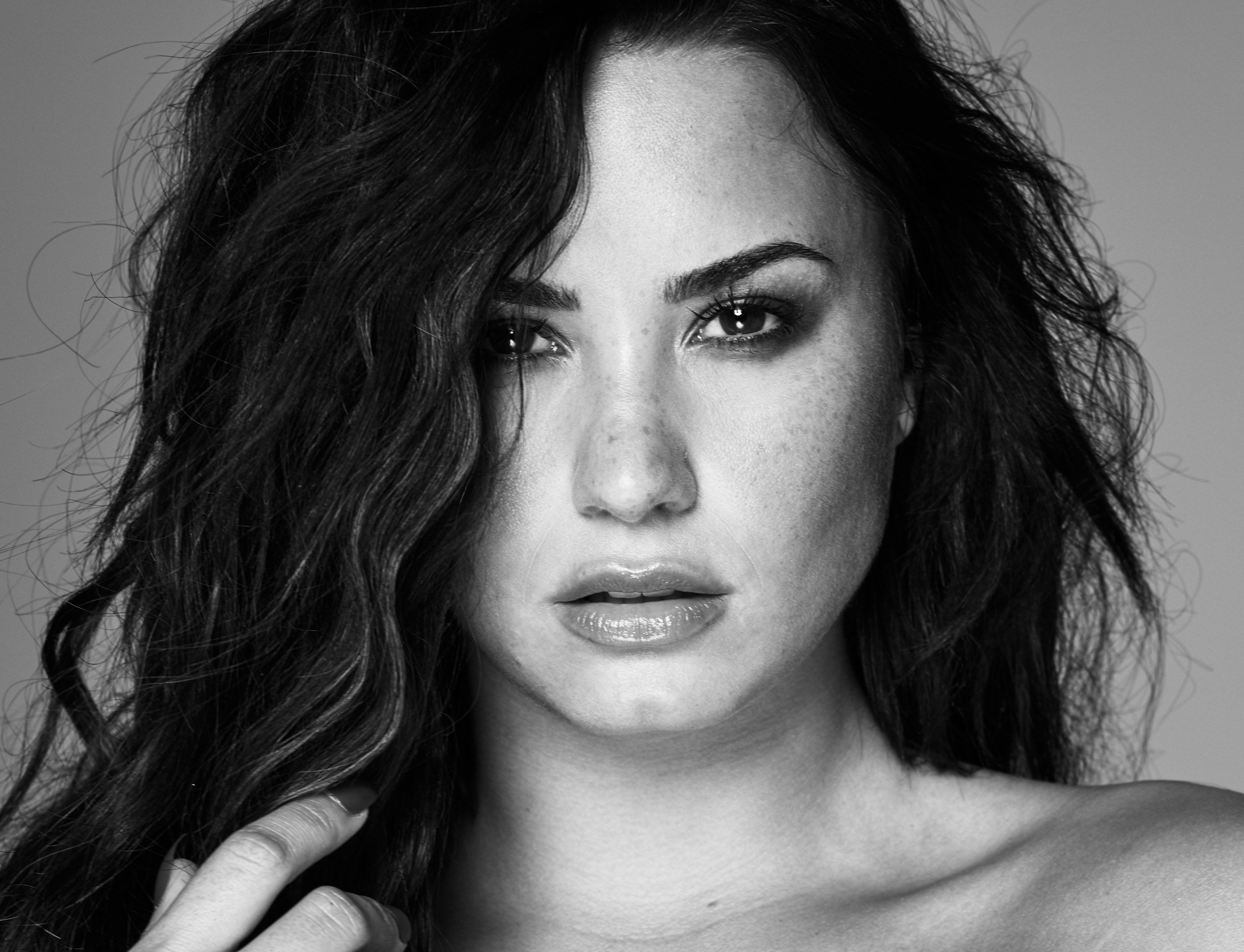 Demi Lovato Monochrome Wallpapers