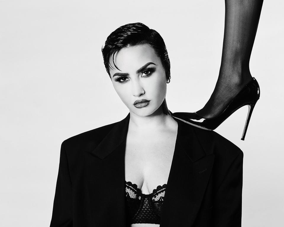 Demi Lovato Monochrome Wallpapers