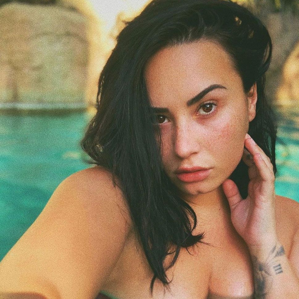 Demi Lovato Swimsuit Photoshoot Wallpapers