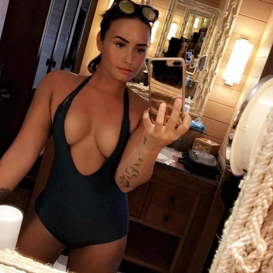 Demi Lovato Swimsuit Photoshoot Wallpapers